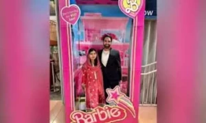 ملالہ اپنے &rsquo;کین&lsquo; کے ساتھ &rsquo;باربی&lsquo; کی دنیا میں پہنچ گئیں