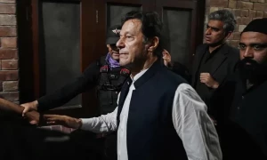 جیل میں عمران خان قیدیوں والے کپڑے پہنیں گے یا نہیں