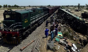 ہزارہ ایکسپریس حادثہ: 35 گھنٹے بعد اَپ ٹریک بحال، ٹرینوں کی آمدورفت بدستور متاثر