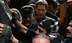 عمران خان عوامی عہدہ رکھنے کیلئے 5 سال تک نااہل قرار