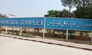 مردان میں باپ نے 12 سالہ بیٹی کو تشدد اور کرنٹ لگا کر قتل کردیا