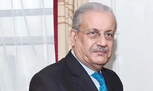 مقررہ مدت میں انتخابات نہ ہونے سے وفاق کیلئے سنگین نتائج ہوں گے، رضا ربانی