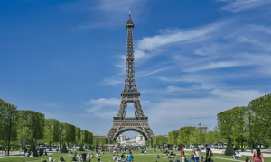 Drunk American tourists found sleeping on top of Eiffel Tower