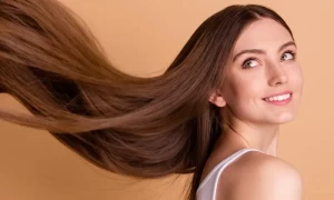 بالوں کی نشوونما بڑھانے کا سب سے آسان طریقہ جسے ہم نظرانداز کرتے ہیں