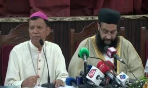 &rsquo;چیف جسٹس جلائے گئے چرچ میں عدالت لگائیں&lsquo;