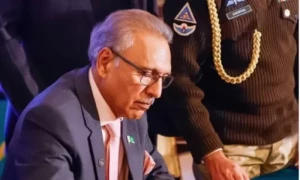 صدرعارف علوی نےآفیشل سیکرٹ اورآرمی ایکٹ بلز پردستخط کردیے، دونوں قوانین میں ترمیم نافذ