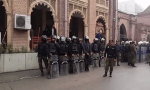 لاہور کی ماتحت عدالتوں میں پولیس کا داخلہ بند، تالہ بندی
