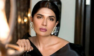 جیسے لباس پہننا چاہتی ہوں اگر پہن لوں تو لاہور مجھے مار دے گا