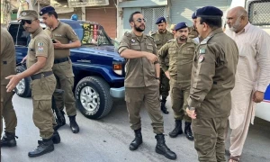 پولیس وردیوں میں ملبوس ڈاکوؤں نے 2 کروڑ 25 لاکھ روپے لوٹ لیے
