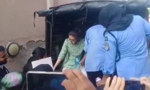 ایمان مزاری پولیس وین اور لاک اپ میں بےہوش، بھوک ہڑتال شروع کردی