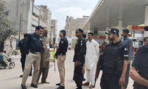 کراچی: ڈکیتی کی 2 بڑی وارداتیں، ملزمان لاکھوں لوٹ کر فرار