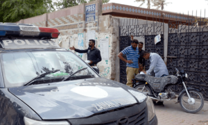 کراچی، پٹرول پمپ کے کیشیر سے رقم چھیننے کا مقدمہ درج