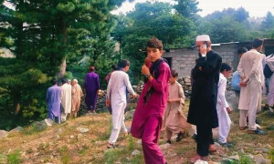 بٹگرام : چیئرلفٹ میں پھنسے بچے کا والد جذباتی ہوگیا