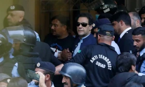 عمران خان کو 5 مقدمات میں مختلف تاریخوں پر طلبی کے نوٹس جاری