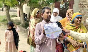 بجلی بل دینے کے بعد راشن کے پیسے نہ بچے، 4 بچوں کی ماں نے زہر کی گولیاں کھا لیں