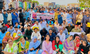 کشمور : کامیاب مذاکرات کے بعد مغویوں کی بازیابی کیلئے دھرنا ختم