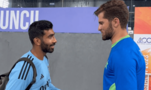 بیٹے کیلئے تحفہ دینے کے بعد بمرا کا شاہین کیلئے پیغام