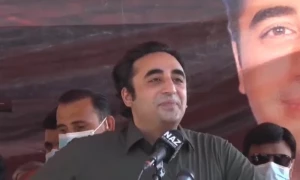 &rsquo;اگر جج کو مفت پلاٹ دے سکتے ہیں تو عوام کو بھی گھر ملنے چاہئیں&lsquo;