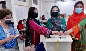 بین الاقوامی سروے: پاکستان میں جمہوریت کی حمایت دنیا کے کئی ممالک سے کم