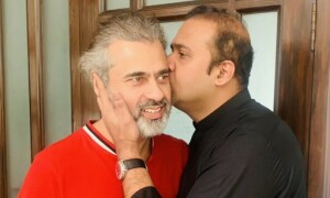صحافی عمران ریاض خان 4 ماہ بعد گھر پہنچ گئے، تازہ تصویر جاری