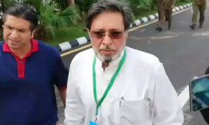 قبرستان کی جگہ شادی ہال کی خبر غلط، دکانیں ہماری ہیں، خاور مانیکا کا اعتراف