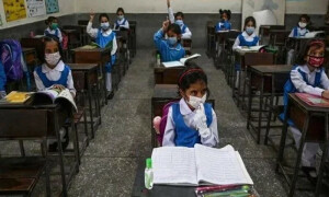 آشوب چشم: پنجاب کے اسکولوں میں ہفتہ وار چھٹیوں کی تعداد بڑھا دی گئی