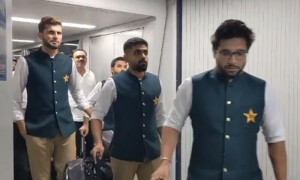 ورلڈ کپ میں شرکت کیلئے پاکستان ٹیم بھارت پہنچ گئی