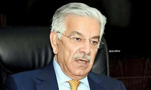 نوازشریف کی واپسی میں اسٹیبلشمنٹ کی کوئی ہدایت یا دخل اندازی نہیں، خواجہ آصف
