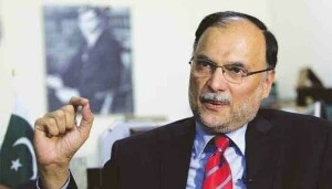 جنرل فیض حمید فیض آباد معاہدے میں خود اصرار کرکے شامل ہوئے تھے، احسن اقبال