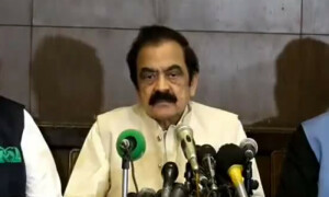 نواز شریف حفاظتی ضمانت لے کر وطن واپس آئیں گے اور عدالت کے سامنے سرینڈر کریں گے، رانا ثناء اللہ