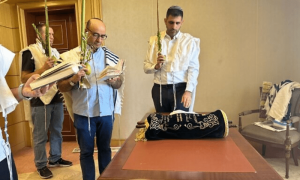 سعودی عرب میں اسرائیلی وفد کی عبادت، تورات پڑھی گئی