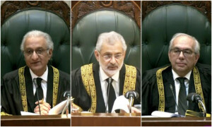 پریکٹس اینڈ پروسیجر ایکٹ: چیف جسٹس نے جسٹس منیب اور جسٹس اعجاز کو ٹوک دیا
