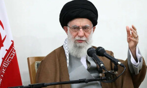 اسرائیل پر حملہ کرنے والوں کے ہاتھ چومتے ہیں، آیت اللہ خامنہ ای