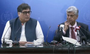 پی آئی اے ملازمین میں سے کسی کو بے روزگار نہیں کیا جائے گا، فواد حسن فواد