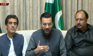 فرخ حبیب نے پی ٹی آئی سے راہیں جدا کرلیں، 9 مئی کا ملبہ عمران خان پر ڈال دیا