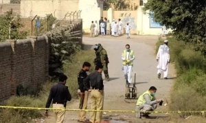 ٹانک : انسداد پولیو ٹیم کے 4 افراد اغوا، خاتون اور ڈرائیور ڈرامائی انداز میں رہا