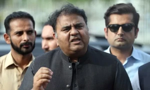 الیکشن کمیشن کو فواد چوہدری کے خلاف حتمی فیصلہ کرنے سے روک دیا گیا