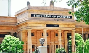 ملکی مجموعی ذخائر کم ہوکر 13 ارب ڈالر سے نیچے آگئے