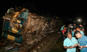 Seventeen dead, over 100 injured in Bangladesh train crash