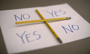 چارلی چارلی چیلنج: کیا آپ بھوت بلانے کا یہ خطرناک عمل پورا کر پائیں گے؟