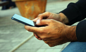 مہنگے موبائل فون پاکستان میں جلد قسطوں پر دستیاب ہوں گے، وزیر آئی ٹی