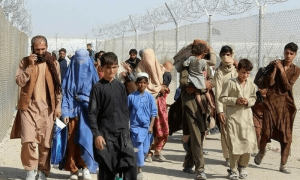 پاک افغان بارڈر رات 11 بجے تک کھلا رکھنے پر اتفاق، اسلام آباد میں غیرملکیوں کیلئے قائم سینٹر بند