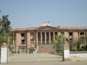 سندھ ہائیکورٹ نے تین سیشن و سول ججز کو معطل کردیا
