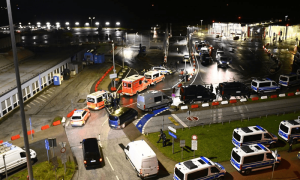 Hamburg airport hostage-taker gives himself up
