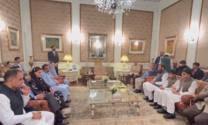مسلم لیگ (ن) کی گورنر ہاؤس میں اہم بیٹھک، جنوبی پنجاب کے سیاسی معاملات پرغور