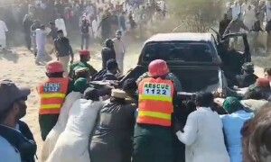 تھل جیپ ریلی میں ٹیم سلطان ریسر کی گاڑی الٹ گئی