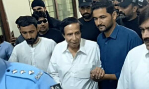 پرویز الٰہی کو گھر نہ پہنچانے کا معاملہ: پولیس افسران کیخلاف توہین عدالت کی سماعت بغیر کارروائی ملتوی
