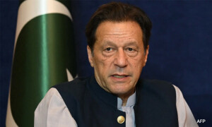توشہ خانہ اور190 ملین پاؤنڈ کیس میں عمران خان کے وارنٹ، نیب نے اڈیالہ جیل میں گرفتاری ڈال دی