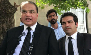 نیب اس لیے اڈیالہ آیا کہ سائفر کیس کمزور ہے، عمران خان کی لیگل ٹیم کو قید رکھا گیا، وکیل