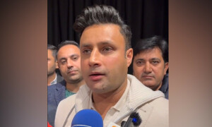 عثمان بزدار کو وزیراعلیٰ بنانا غلط تھا، فرح گوگی کا پی ٹی آئی سے تعلق نہیں، زلفی بخاری